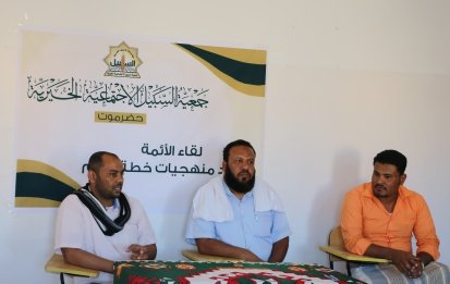 مدير إدارة البرامج التعليمية يعقد لقاء بأئمة المساجد